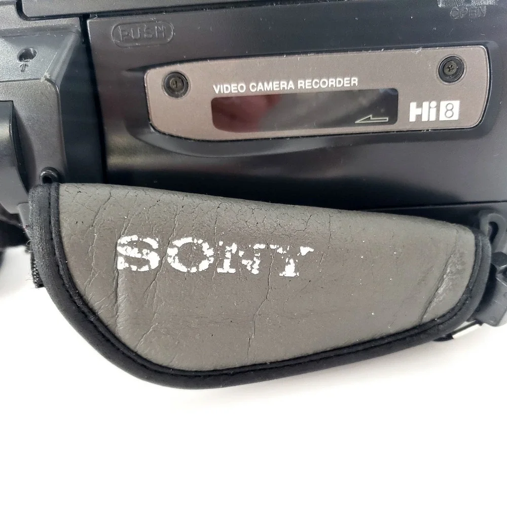 Sony Handycam CCD-TRV98 Video8 Hi-8 Camcorder w/ Battery, Charger, Tape Tested